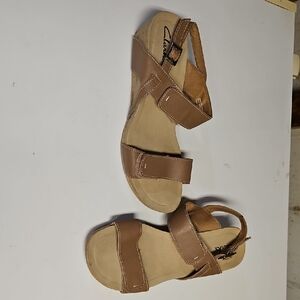 Clarks Women's Tan Leather Sandals